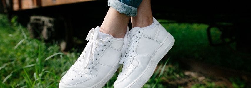 How to Clean White Shoes to Make Them New Again guide cover image