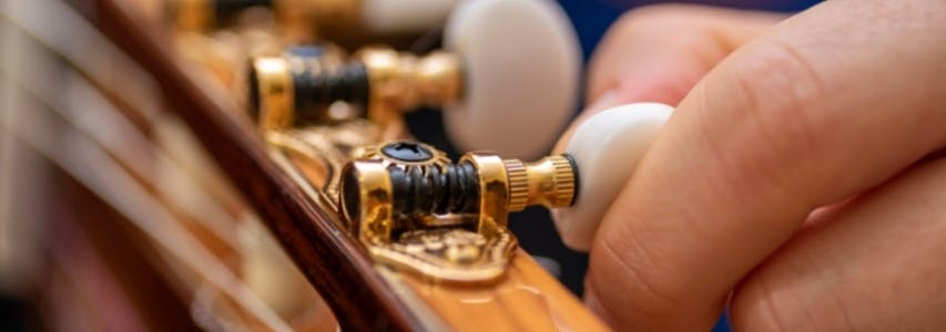 How To Tune a Guitar Like a Pro guide cover image