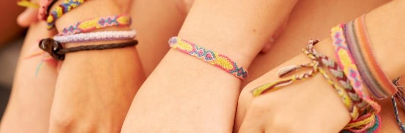 How to Make Friendship Bracelets: A Beginner’s Guide guide cover image